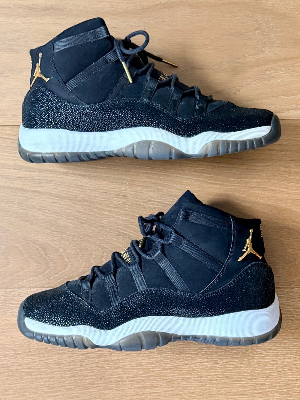Air Jordan 11 XI Retro PRM Heiress Stingray Black Gold 852625-030 7.5Y Wm 9 Nike